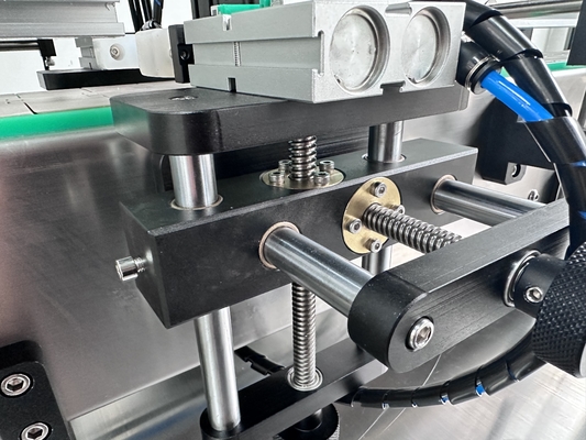 Servo Motor Capping Machine Stabilny transport Wydajna produkcja